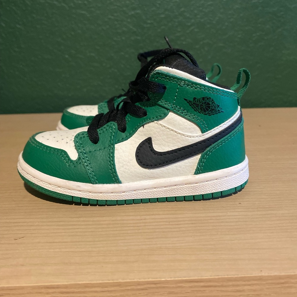 Air Jordan toddler sneakers